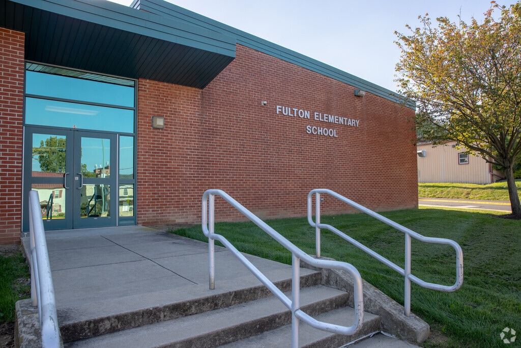 Fulton Elementary School provides education in the neighborhood of 
Ephrata