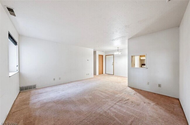 Kings Path Condominiums unit 18, North Olmsted, OH 44070 - photo 3