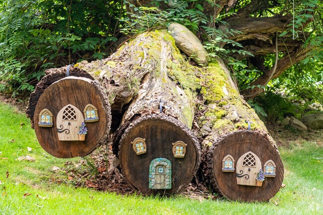 Artists are everywhere in Pringle as neighbors bring dead trees back to life.