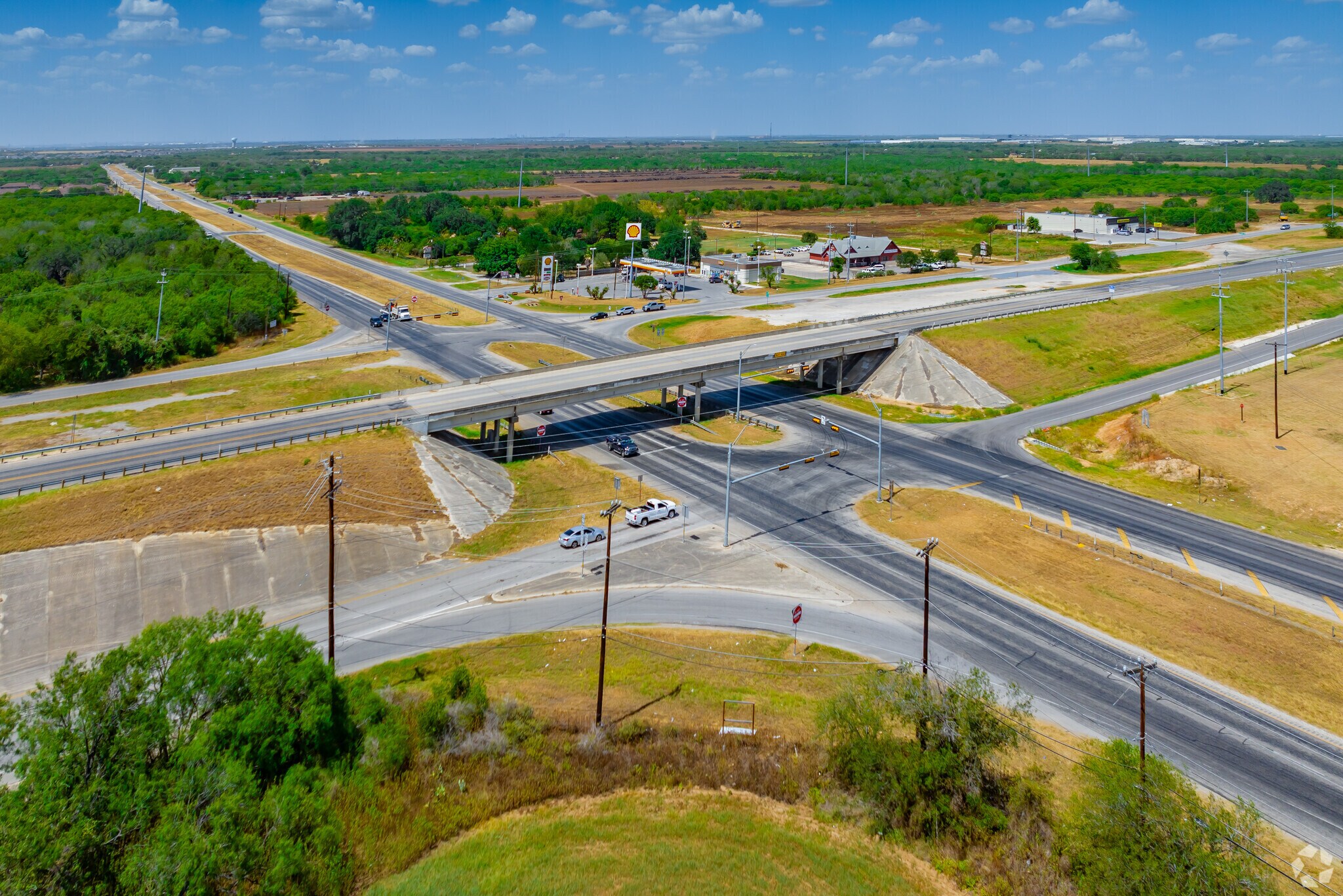 Medina Lake has many highway access points like Palo Alto Road and Loop 1604.