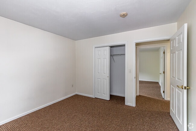 University Crossing, Hadley, MA 01035 - photo 4