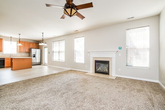 360 Stobhill Ln, Holly Springs, NC 27540 - photo 5