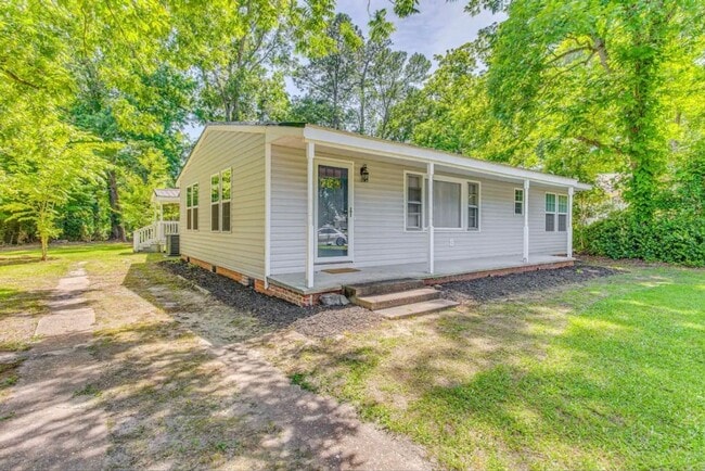 208 E Columbus St, Whiteville, NC 28472 - photo 2