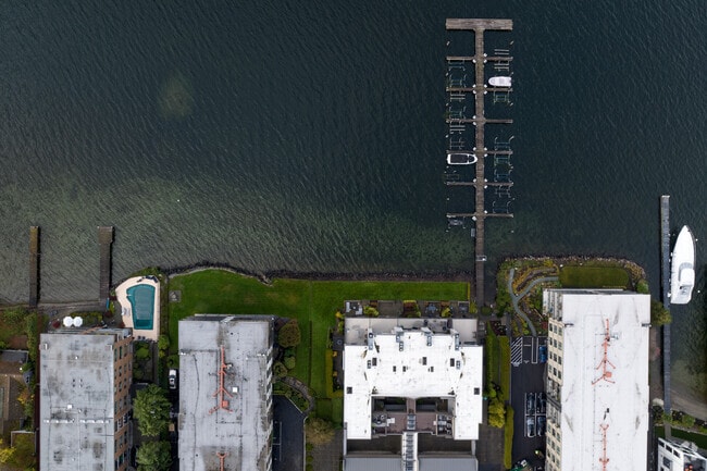 Stunning waterfront homes on Lake Washington in Lakeview Kirkland.