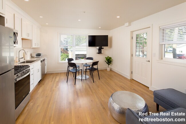 92 Brown St unit 1, Waltham, MA 02453 - photo 2