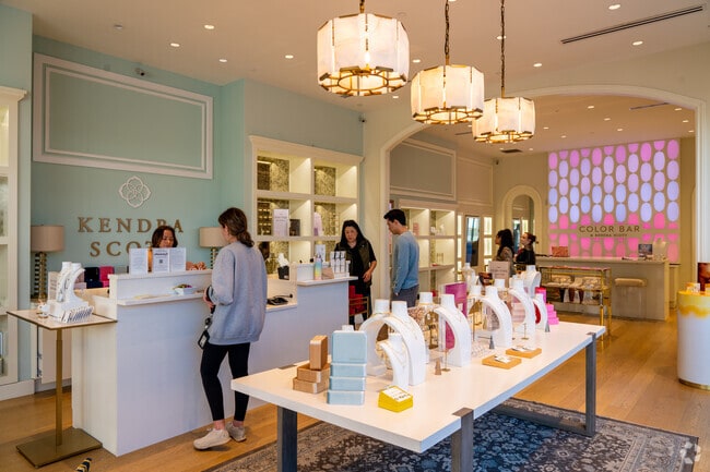 Kendra Scott offers fashion and style for North Hills residents.