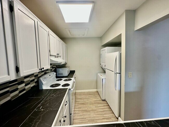 2570 W 67th Place unit 212, Hialeah, FL 33016 - photo 6