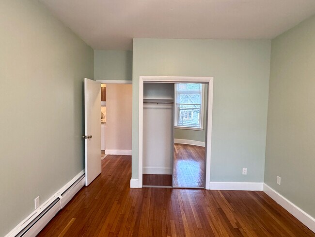 164 Winthrop Rd unit 3, Brookline, MA 02445 - photo 4