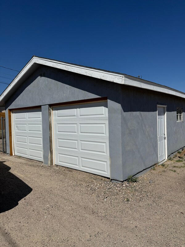 251 Juniper St unit B, Barstow, CA 92311 - photo 2