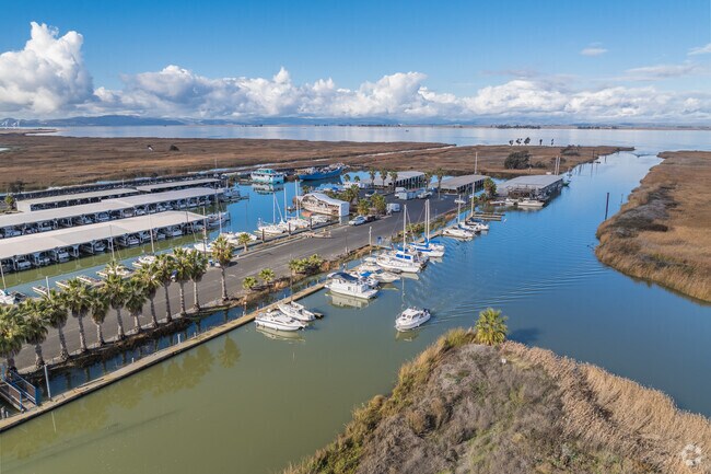 Bay Point Regional Shoreline, a haven for boating enthusiasts.