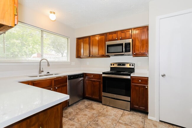 7318 Sunlight Ln, Houston, TX 77095 - photo 5