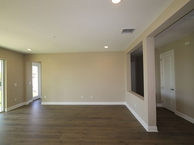 31131 Hayman Loop, Wesley Chapel, FL 33545 - photo 5