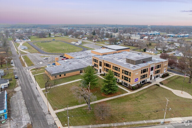 John L. McCulloch Jr. High School has 524 students.