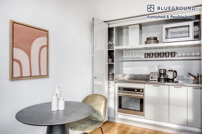 The Centria unit FL21-ID670, New York, NY 10036 - photo 4