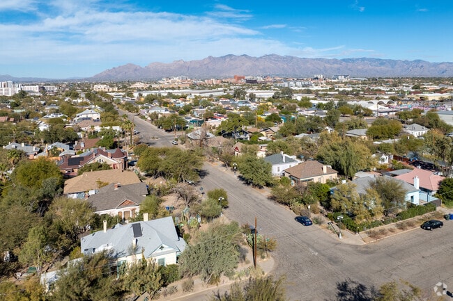 Streets in Armory Park are laid out in a grid to make navigation easy.