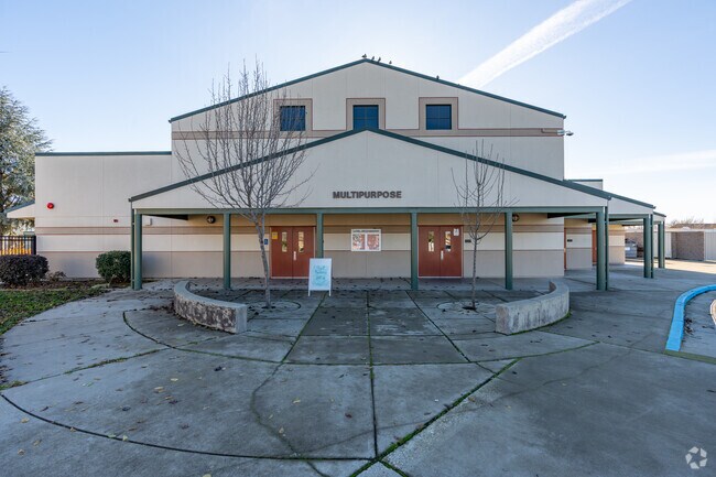 Students at Rio Del Oro Elementary School participate in excellent academic programs.
