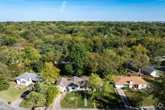 County House Branch is a neighborhood located in Central Columbia.