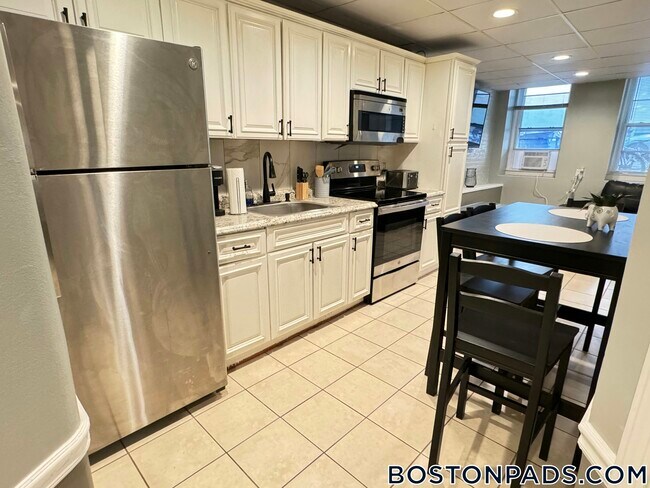 1890 Beacon St unit B, Brookline, MA 02445 - photo 4
