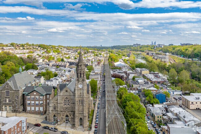 Manayunk is centrally located just 15 minutes from Center City Philadelphia and King of Prussia.