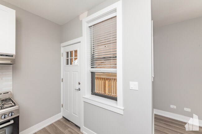 3943 N Janssen Ave unit 1, Chicago, IL 60613 - photo 5