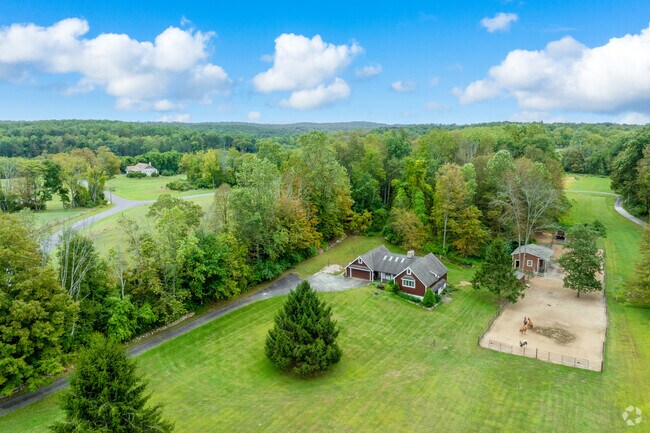 Open fields meet Cape Cod homes in Hardwick’s gently rolling countryside.