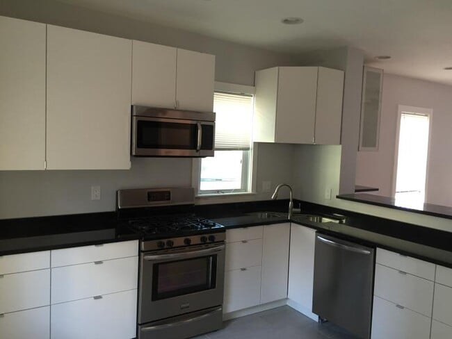 278 Cypress St unit 3, Brookline, MA 02445 - photo 2