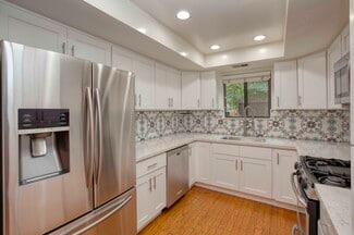 1833 11th St, Santa Monica, CA 90404