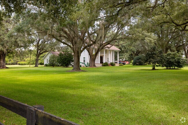 Older home in Midway near Tallahassee offers a large yard and quiet setting.