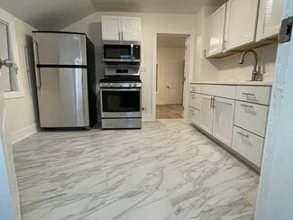 269 E Woodland Rd Unit 1, Lake Forest, IL 60045