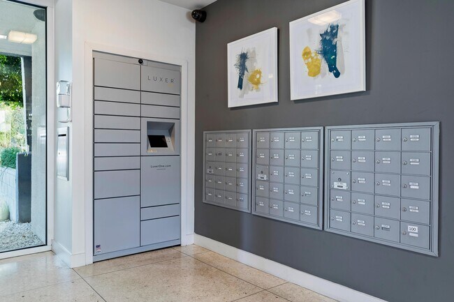 Mailboxes/ Package Boxes