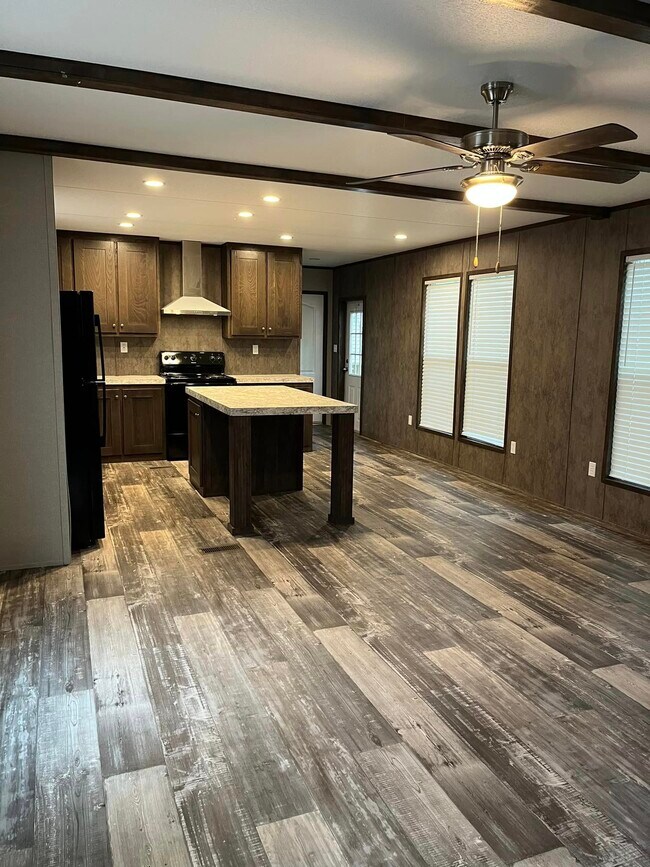 117 Betty St, Conroe, TX 77301 - photo 2