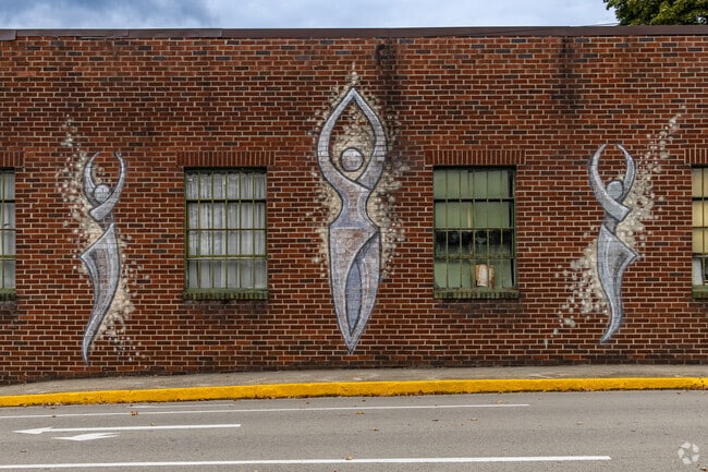 Murals decorate the back streets of Kingwood for all to enjoy.