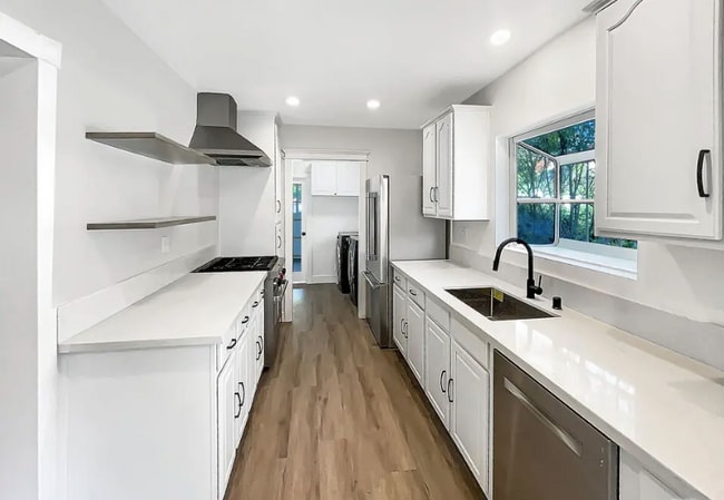 3700 Olympiad Dr, Los Angeles, CA 90043 - photo 3