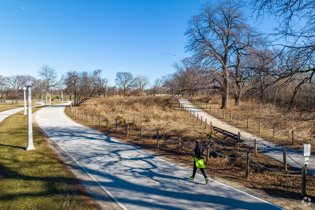 Lakefront Trail near Buena Park provides scenic paths for biking, jogging, and lakefront views.