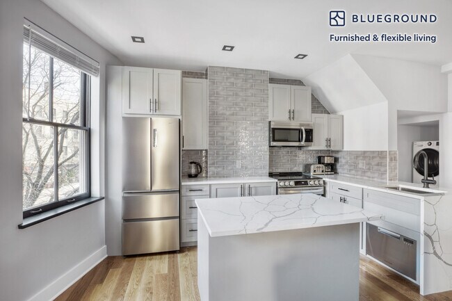 302 W 11th St unit FL1-ID1098, New York, NY 10014 - photo 7