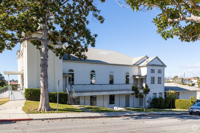 Waterhouse Guild is a small school located in El Segundo, CA.
