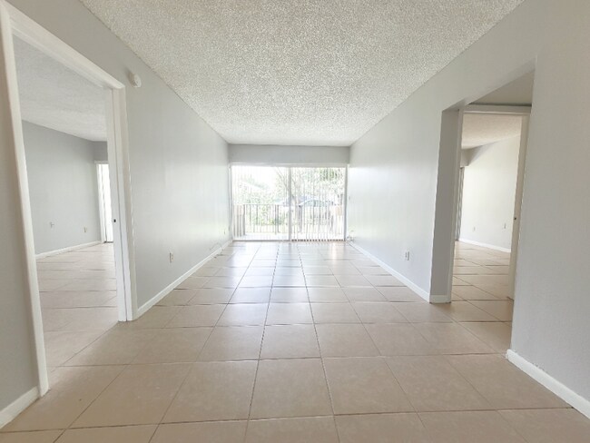 400 NE 18th Ave unit 104, Homestead, FL 33033 - photo 2