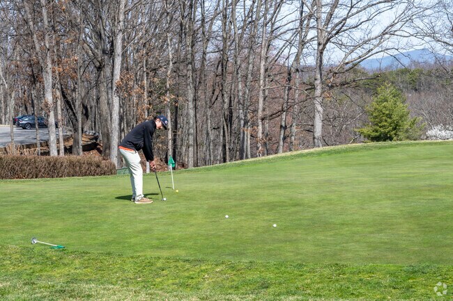 Hunting Hills Country Club is a popular spot for golfers of all skill levels, just beware the hilly greens.