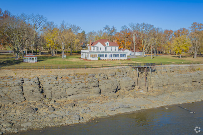 Anheuser Estate Park is situated in Imperial, adjacent to the Mississippi River.