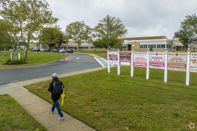 Island Trees Middle School in Levittown has 675 students in grades 5-8 with a ratio of 10 to 1.