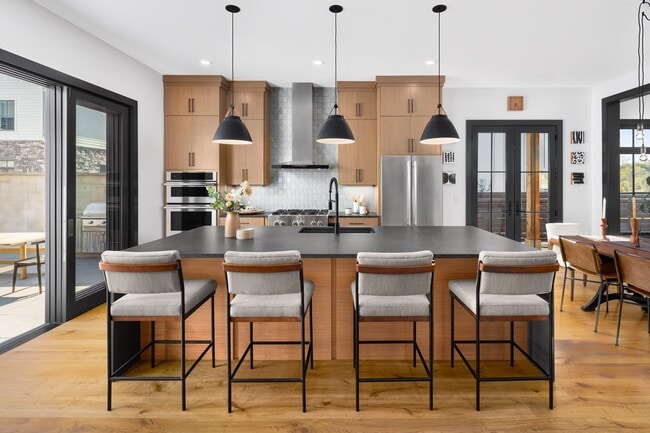 2342 Quarry Trails Dr, Columbus, OH 43228 - photo 2