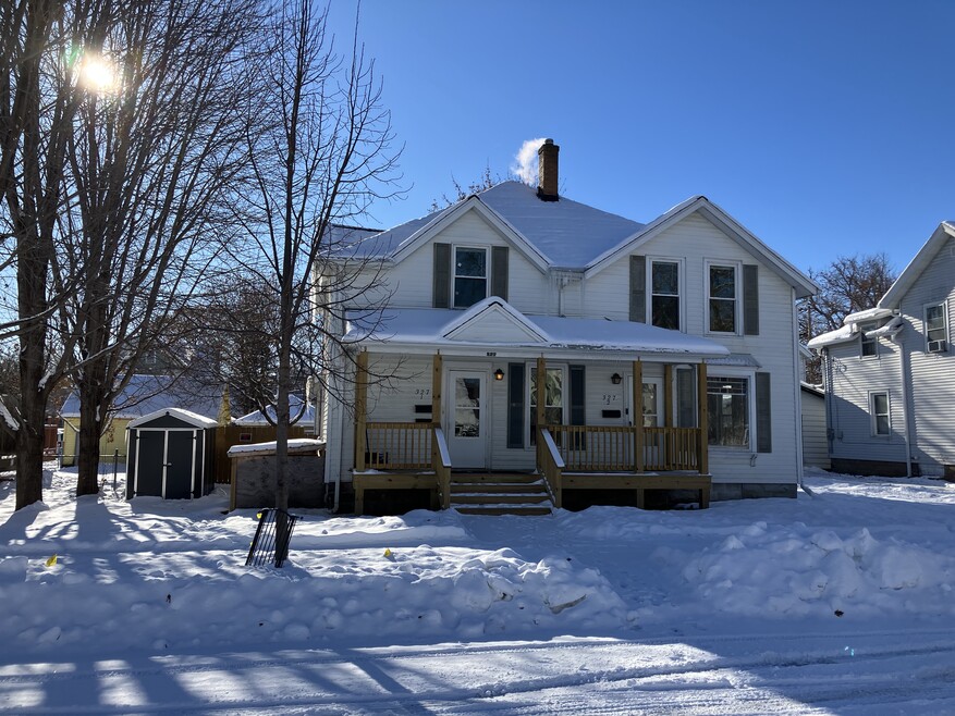 327 5th Ave unit APARTMENT 1, Baraboo, WI 53913 - photo 1