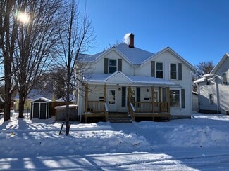 327 5th Ave Unit APARTMENT #1, Baraboo, WI 53913