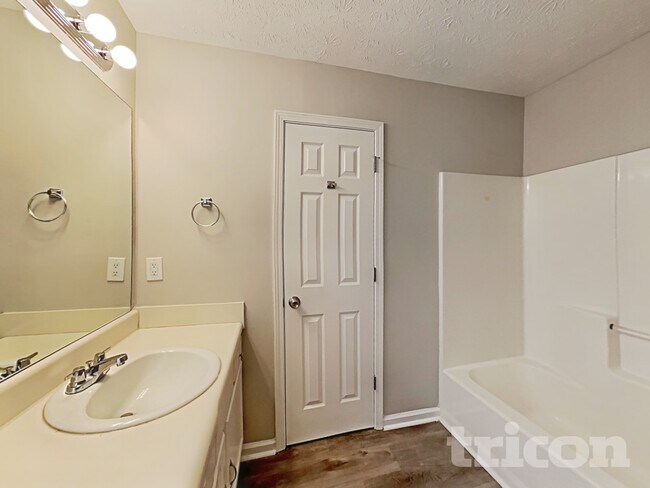 10635 Pine Forest Ln, Jonesboro, GA 30238 - photo 6