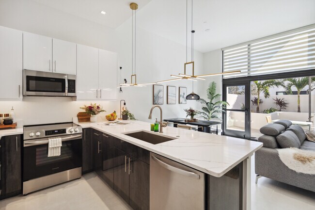 1558 4th St unit 208, Sarasota, FL 34236 - photo 3