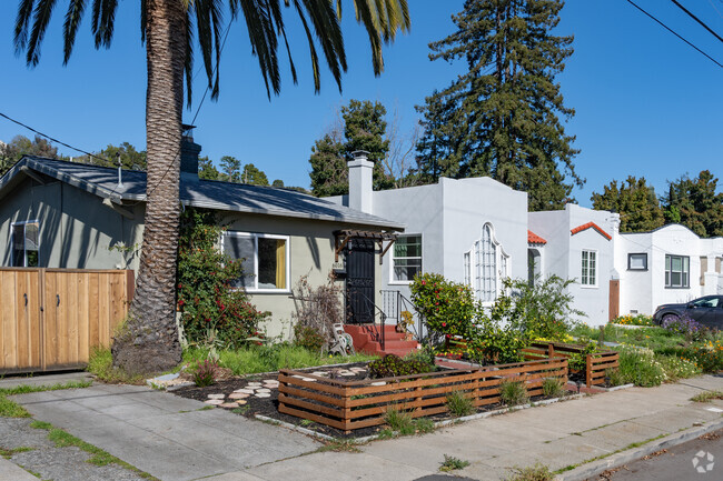 Single-story stucco homes are common dwellings in the Frick neighborhood.