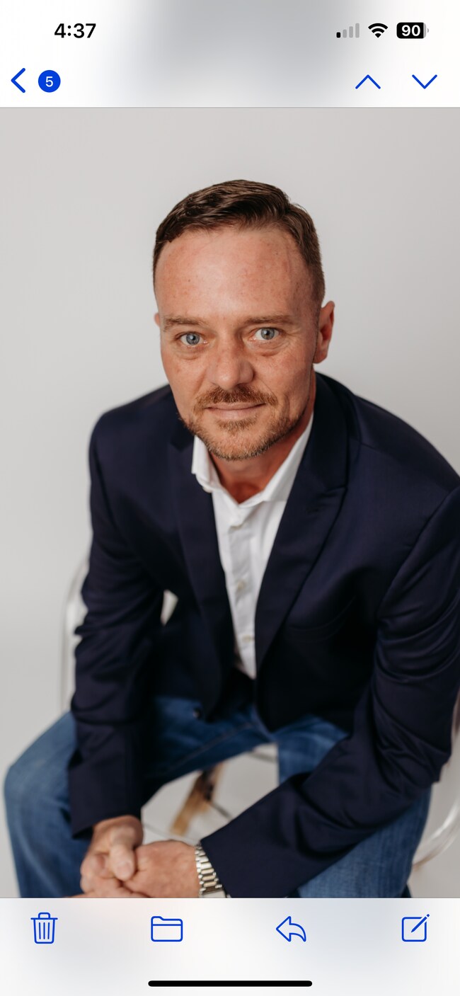 Agent Photo