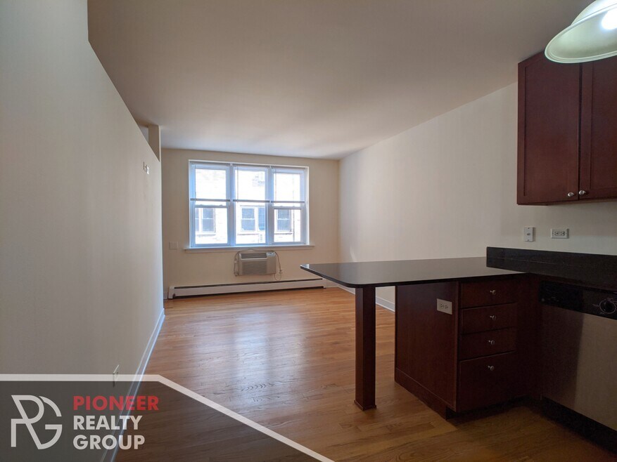 630 W Wrightwood Ave unit 625-214, Chicago, IL 60614 - photo 1