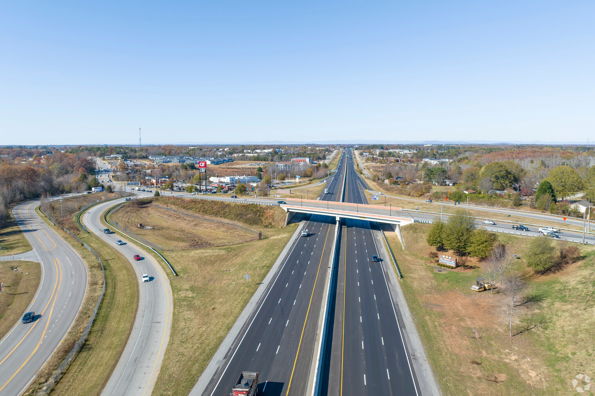 Gray Court residents enjoy easy commutes with Interstate I-385.