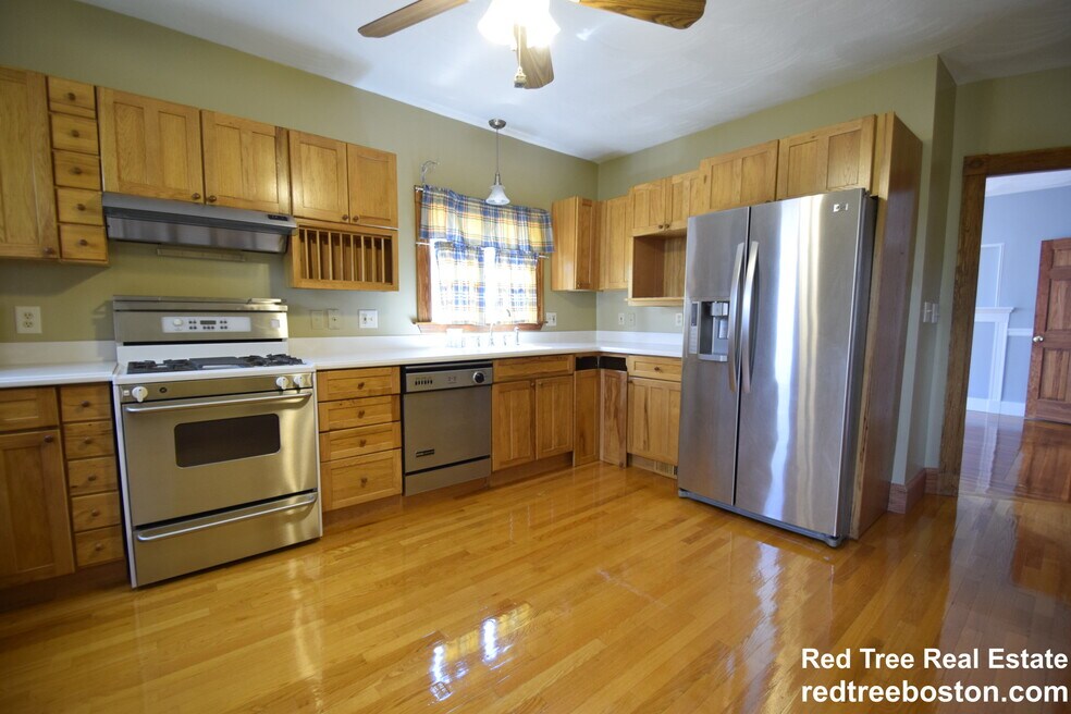 121 Lowell St unit 2, Somerville, MA 02143 - photo 1